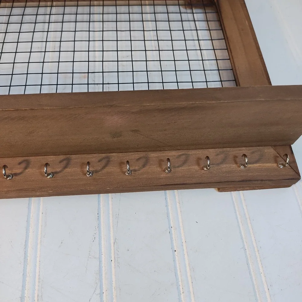 SoCal Buttercup Wooden Wall Mounted Jewelry Organizer Mesh Wire Hooks Rustic